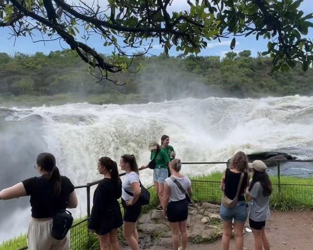 Uganda Group Discounted Tours to Murchison Falls National Park. Choose Group Safaris